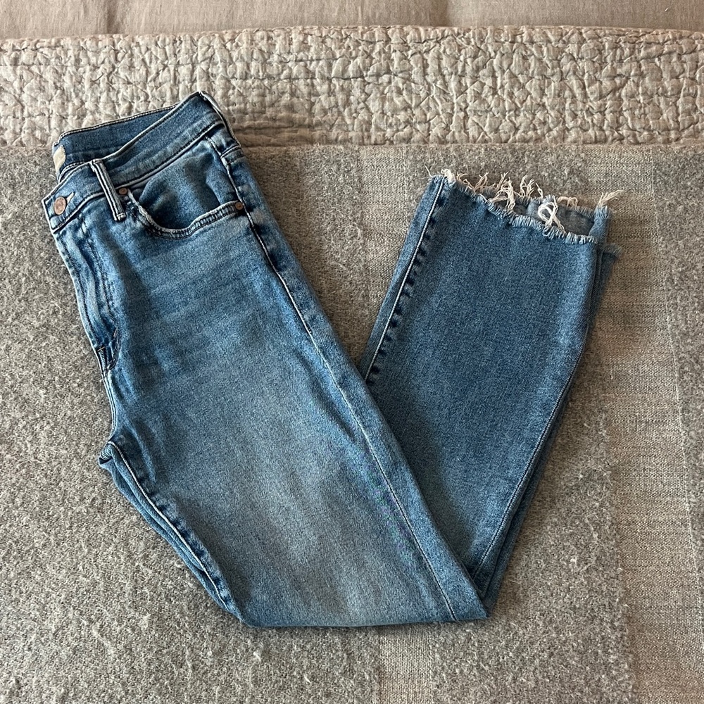 MOTHER Ankle Cropped Blue Jeans